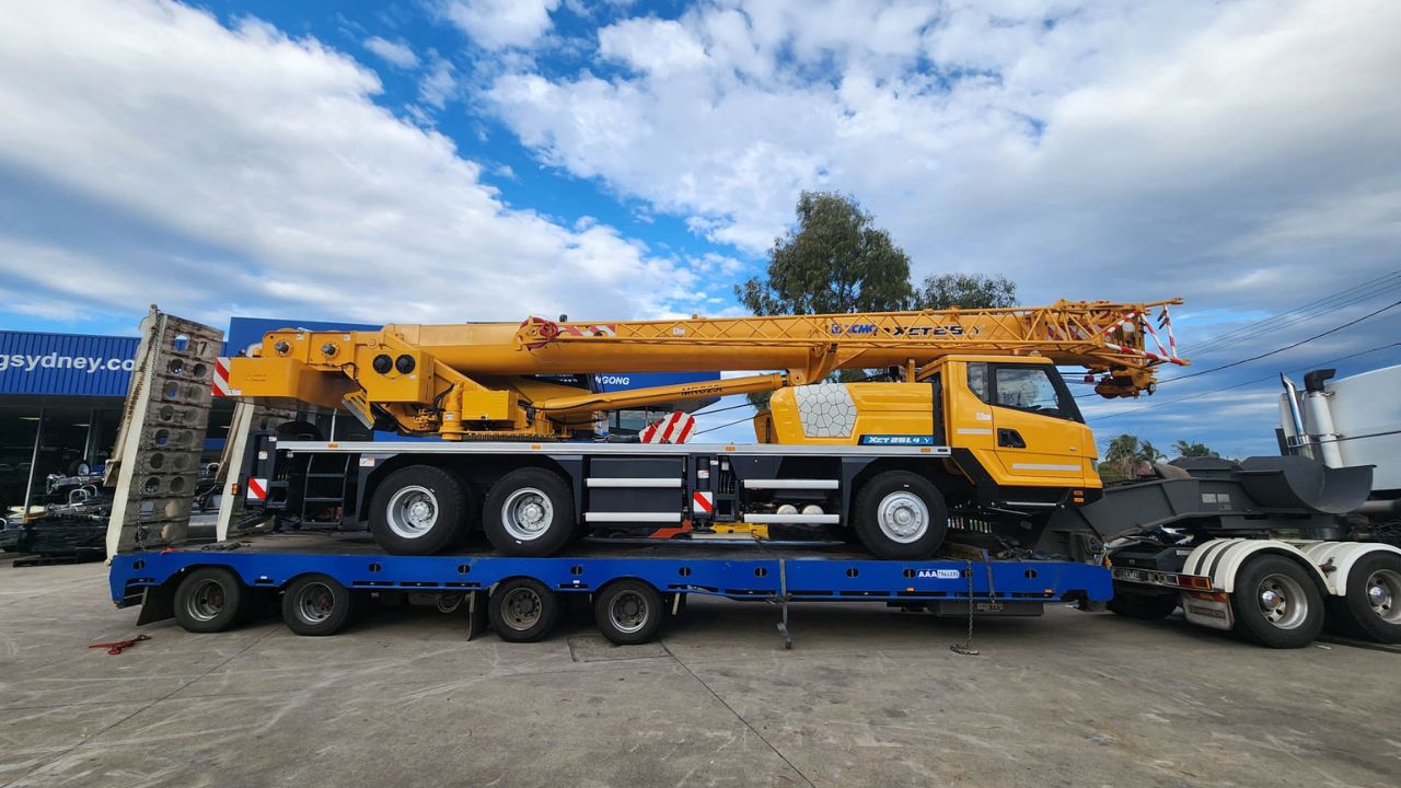 Top Features to Look for in a Crane Truck